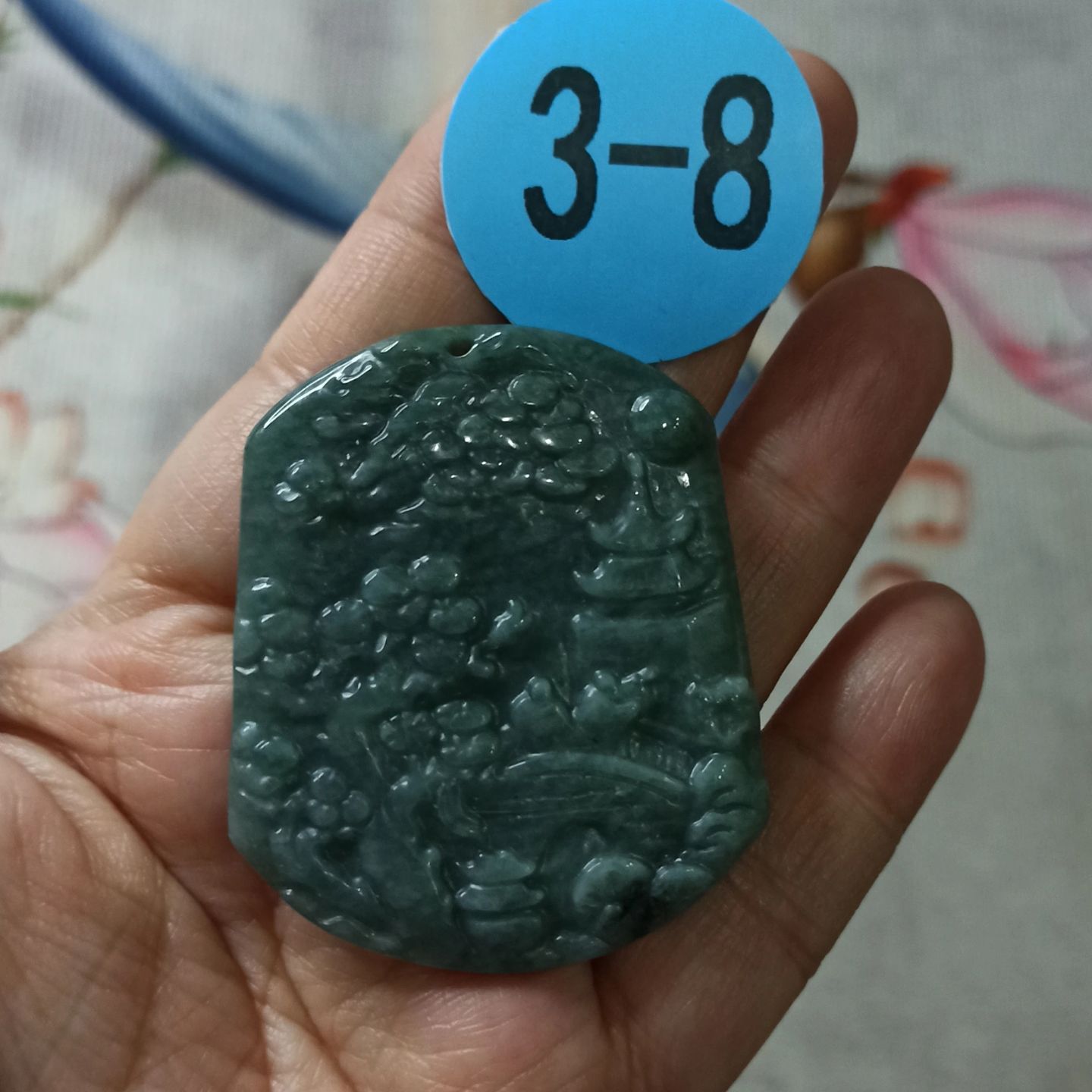 天然翡翠山水牌吊坠飘花