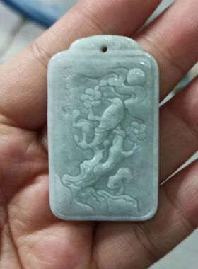 天然翡翠吊坠雕刻花牌
