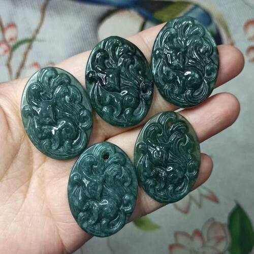 天然翡翠吊坠雕刻件蓝水飘花危料