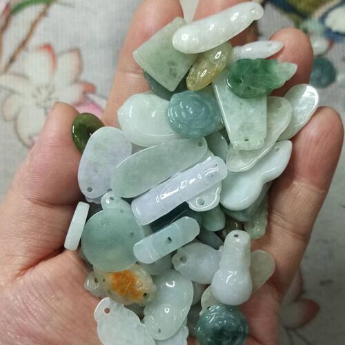 天然翡翠吊坠杂件左右手工