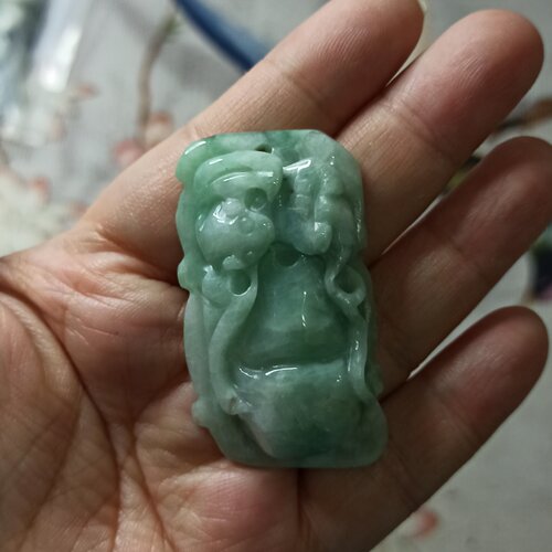 天然翡翠吊坠雕刻件手把件飘花