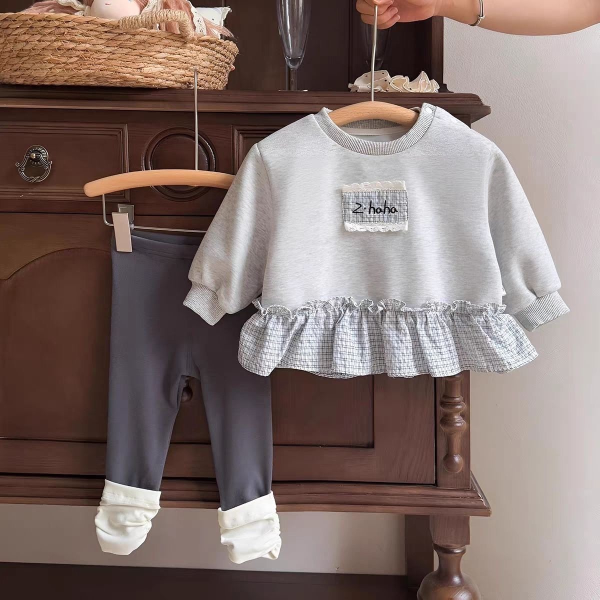 女宝宝秋季休闲套装婴儿衣服秋天洋气可爱婴幼儿长袖百搭小两件套