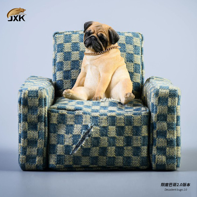 JXK颓废巴哥犬2.0模型配沙发治愈仿真小狗创意动物手办摆件装饰品