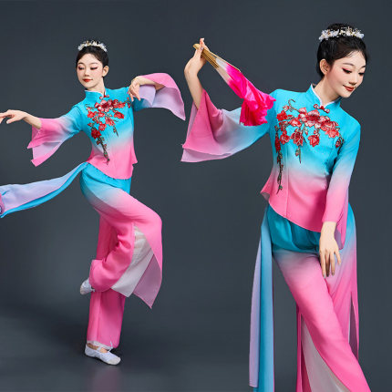 秧歌演出服成人女扇子舞飘逸显瘦渐变民族风广场舞新款大码演出服