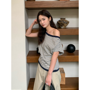 Stripe Off Shoulder Slim Tee Women 慵懒收腰撞色短袖T恤女