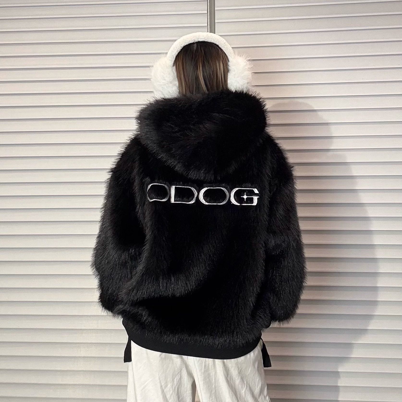 O-DOG 毛绒刺绣外套 海马毛简约印花酷潮短款舞者嘻哈街舞