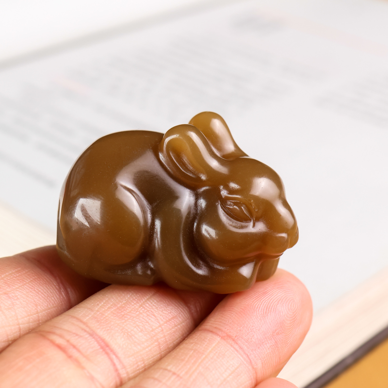 和田玉且末糖玉生肖兔手把件天然