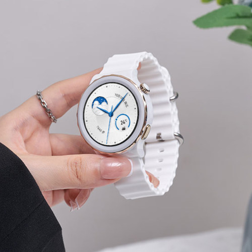 适用华为GT3pro新款手表GT3女款表带磁吸海洋折叠扣硅胶表带夏季透气荣耀magic白色保护壳手链42壳腕带