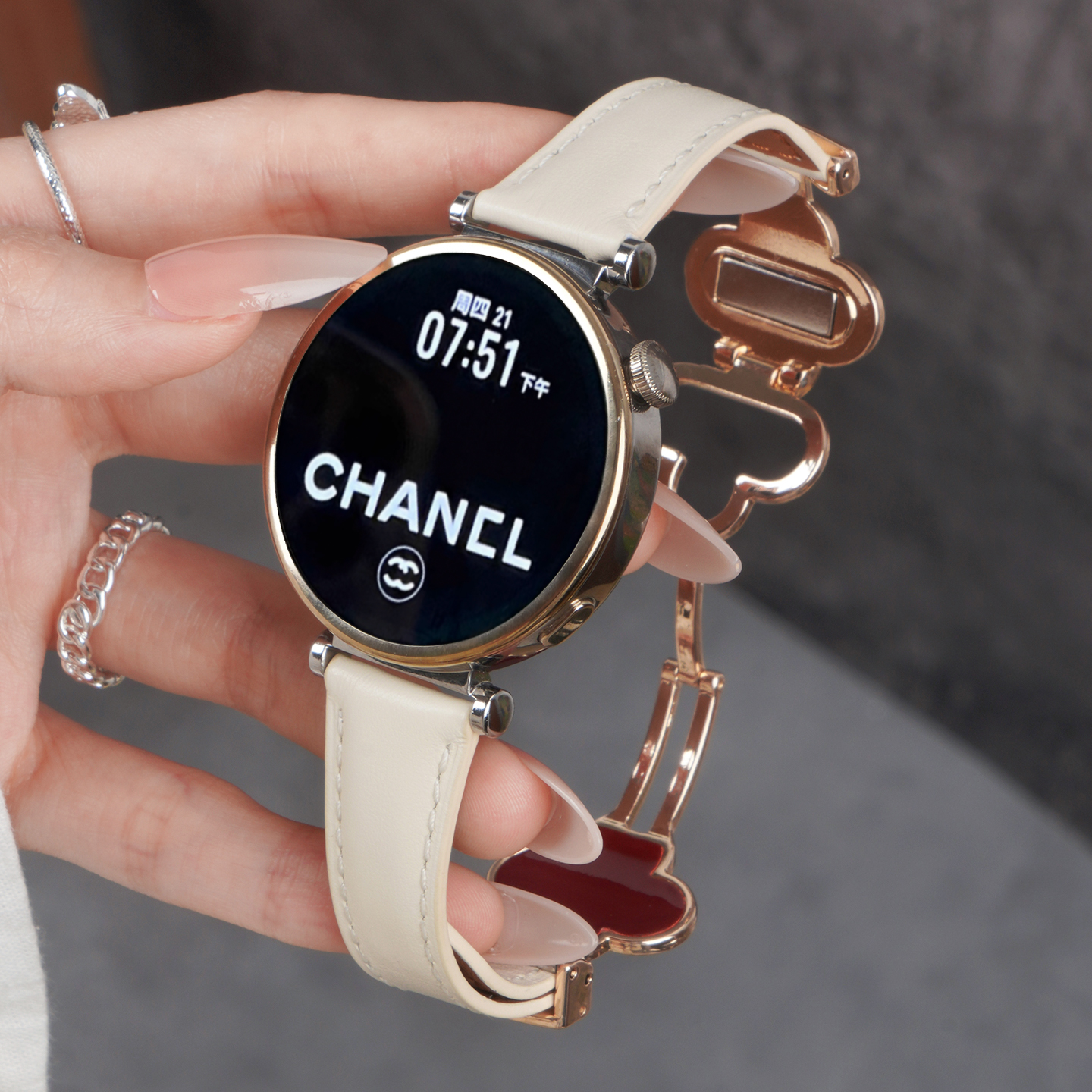 适用华为gt5手表带watch5磁吸扣四叶草真皮腕表带watchgt5pro运动GT4智能watch5pro女生GT3夏季2pro透气表链