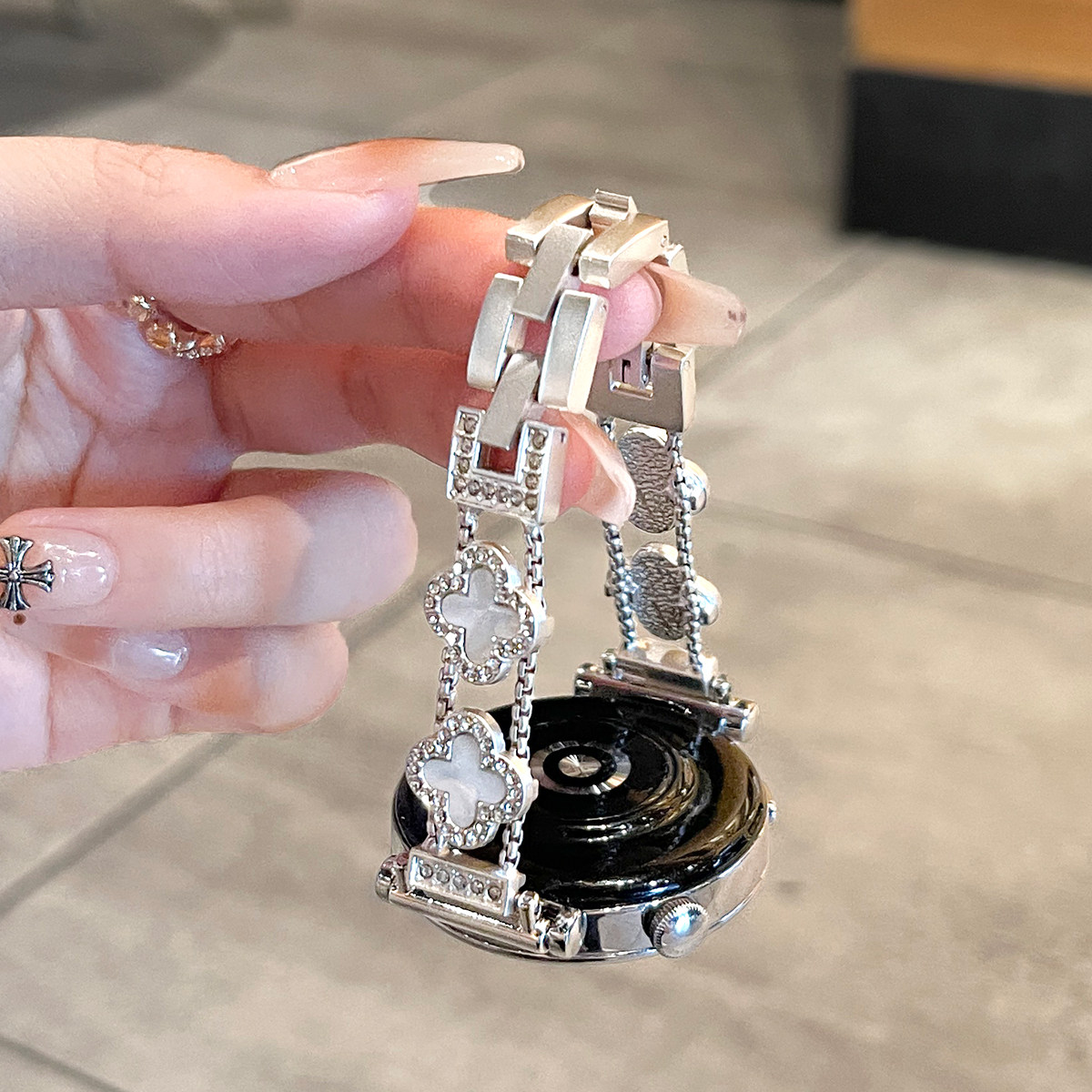 适用小米watchS4手表带18mm施华洛镶钻四叶草腕表带运动智能手表女生夏季透气表链高级