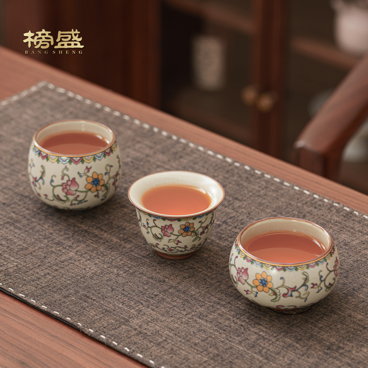 榜盛汝窑粉彩缠枝莲茶杯