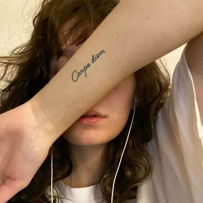 Гаттоо [Carpediem латинский живи в настоящем] Наклейки для тату с водостойким перманентом и впитывающим потом блок-стикеры
