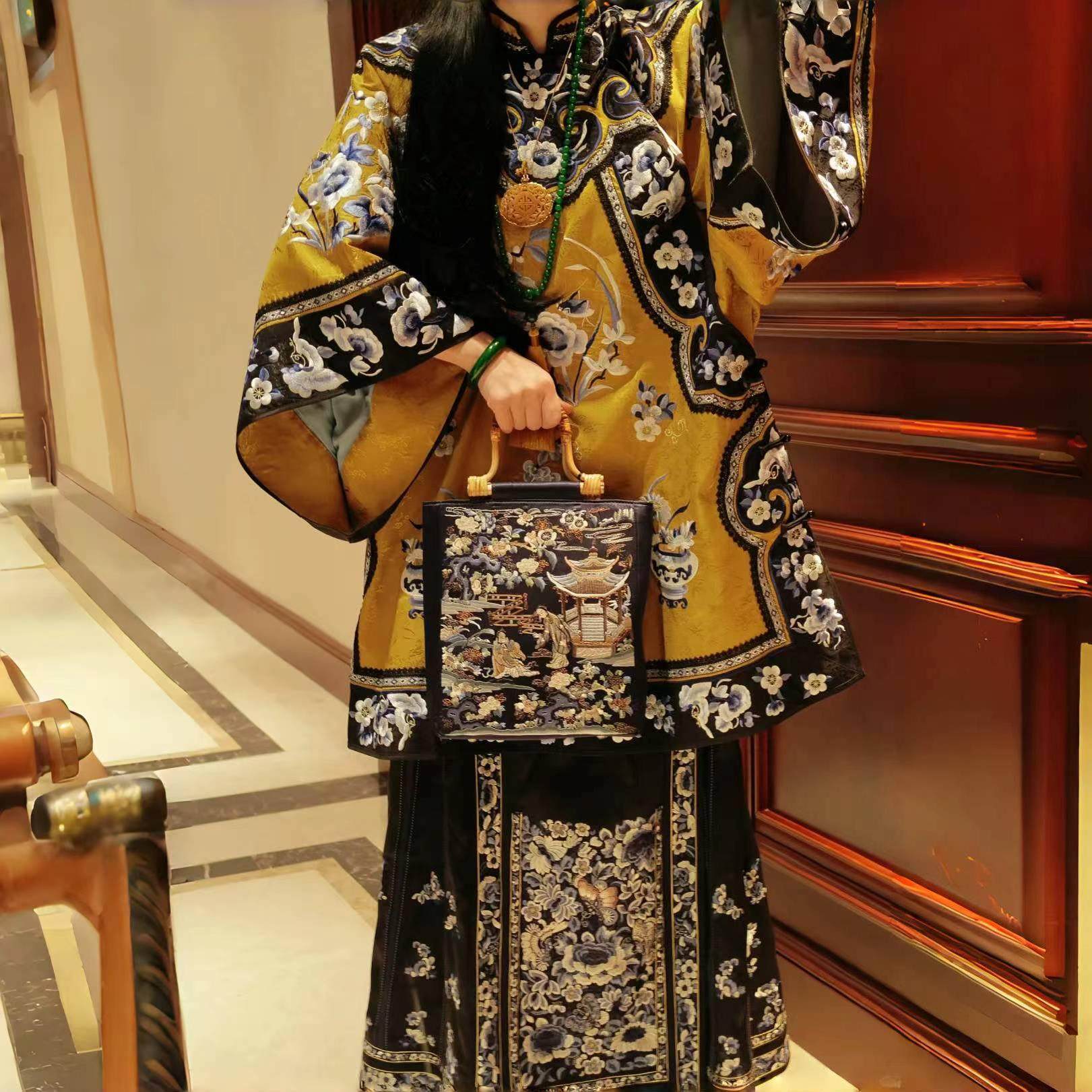 清汉女姜黄色刺绣上衣重工清代宫廷女新中式马面裙晋商少奶奶套装