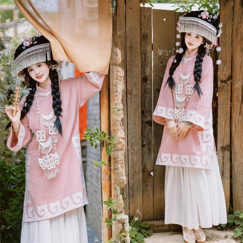 春夏彝族风粉色民族服装女写真旅拍摄影斜襟盘扣半身裙套装云南