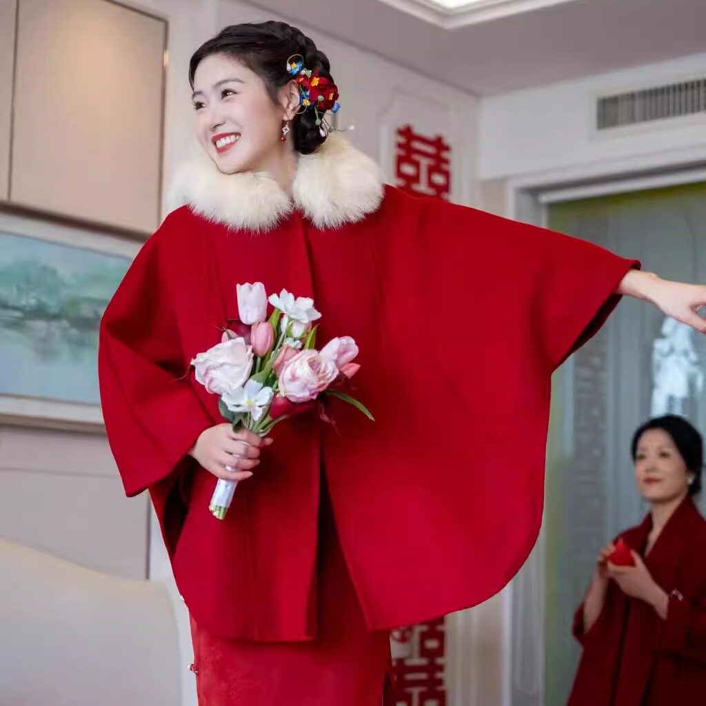 红色双面呢大衣毛呢外套婚服斗篷女冬短款新娘结婚新中式毛领过年