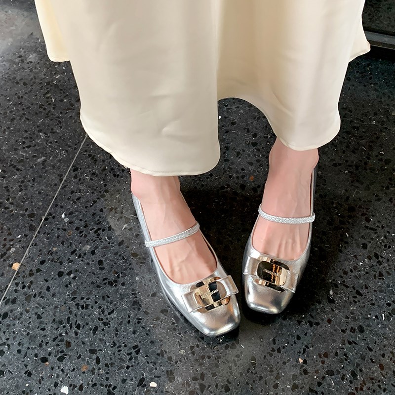 玛丽珍女鞋宽胖脚金属扣温柔仙女风一字带平底外穿V加宽芭蕾奶奶