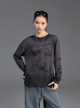 拓谷渐变字母印花长袖T恤女秋冬宽松内搭上衣中长款打底衫Q62387