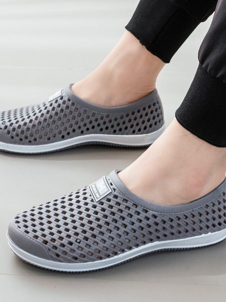 2025 NEW CAVE SHOES FOR MEN AND WOMEN BREATHABLE BAOTOU KOREAN VERSION COUPLE ANTI SLIP CHEF WORK PLACE SPORTS RUNNING SANDALS
