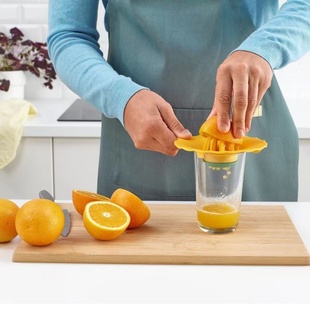 宜家代购乌普菲尔德柠檬橙子榨汁器黄绿色15厘米手动榨汁器