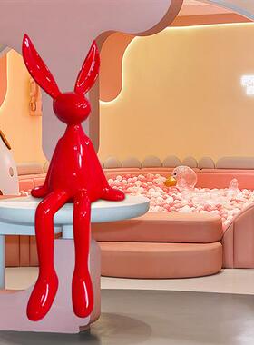 户外网红卡通大白兔玻璃钢摆件家居客厅样板间走廊兔子雕塑装饰品