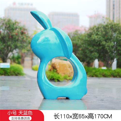 卡通兔子座椅新春大型雕塑户外小区公园步行街房地产打卡玻璃钢摆