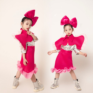 女童粉色宣言科技爱豆圣诞走秀演出服元宇宙模卡马卡龙潮服摄影