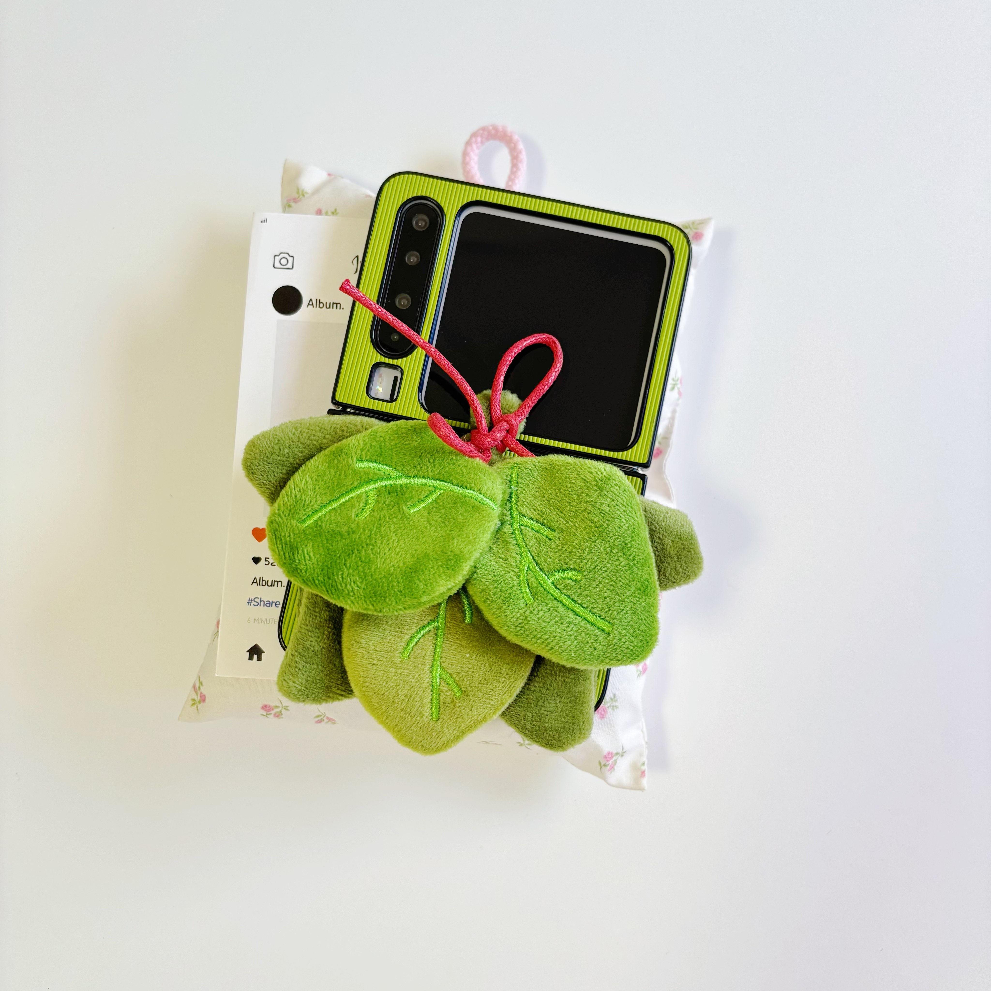 ins可爱毛绒柚子叶适用于华为purax手机壳小折叠适用于小米mixflip2保护套适用于三星zflip7