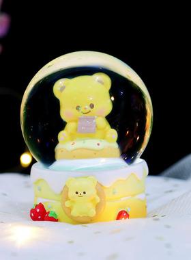 可爱萌宠甜品派对顶流小熊水晶球盲盒摆件发光发亮装饰品厂家直销