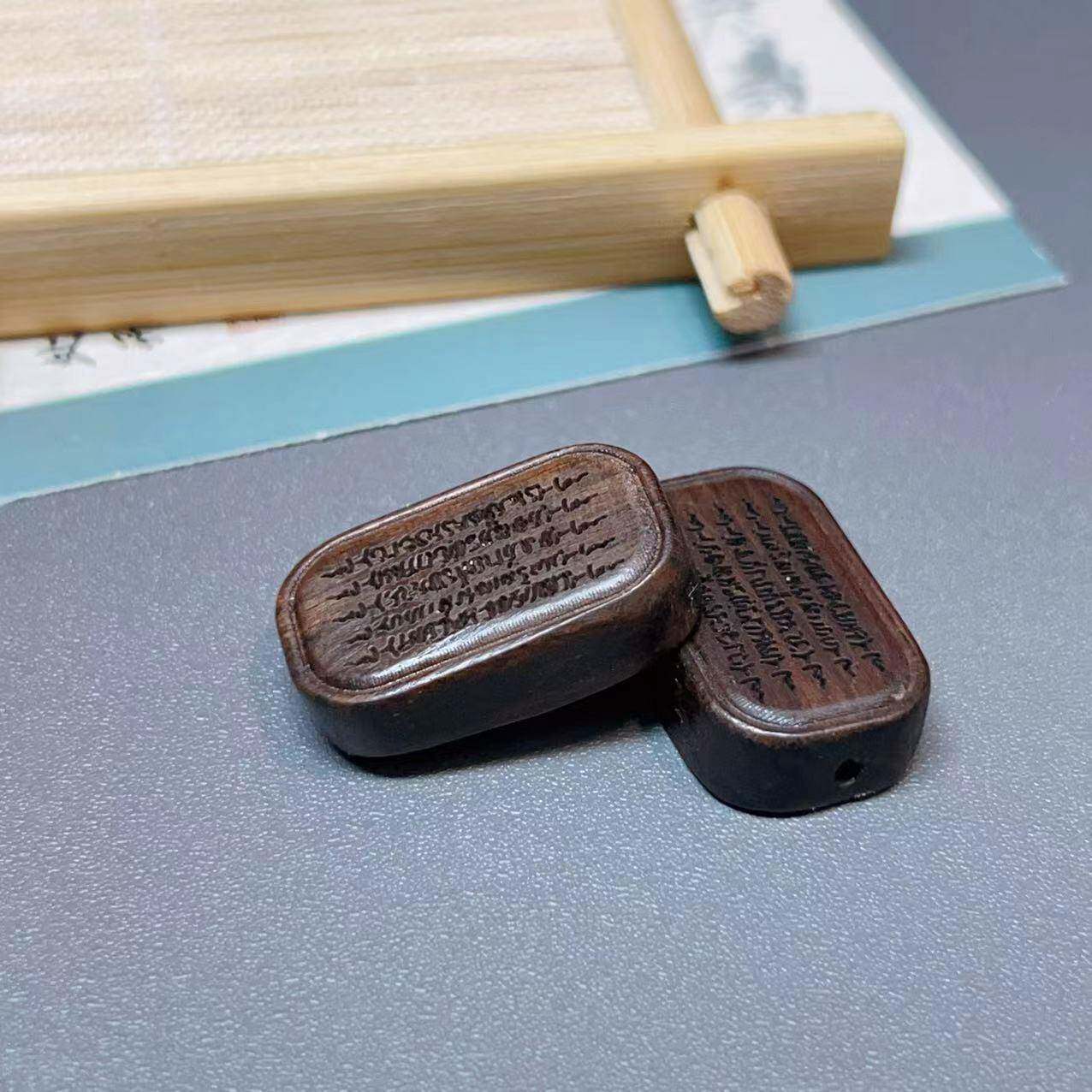文玩沉香雕刻六字真言五条经文配饰手牌手串手持搭配配饰