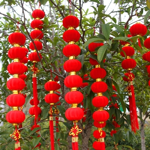 植绒连串小灯笼串挂饰大红色户外绿植树上院子新年会场景装饰布置