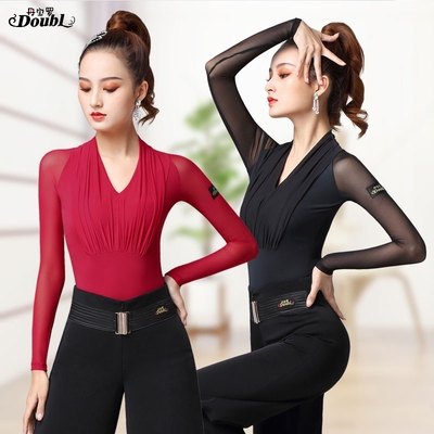 丹宝罗跳交谊舞练功服凸显身材