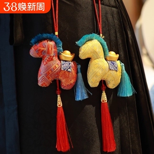 马年吉祥物公仔挂件新年礼物车载挂饰2026生肖马玩偶年会礼品布艺