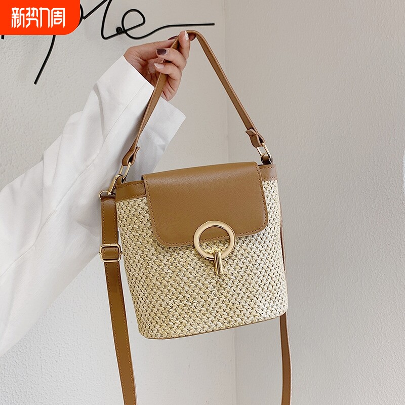 手提女包编织水桶包度假包2024春夏新款斜挎草编包藤编包时尚小包