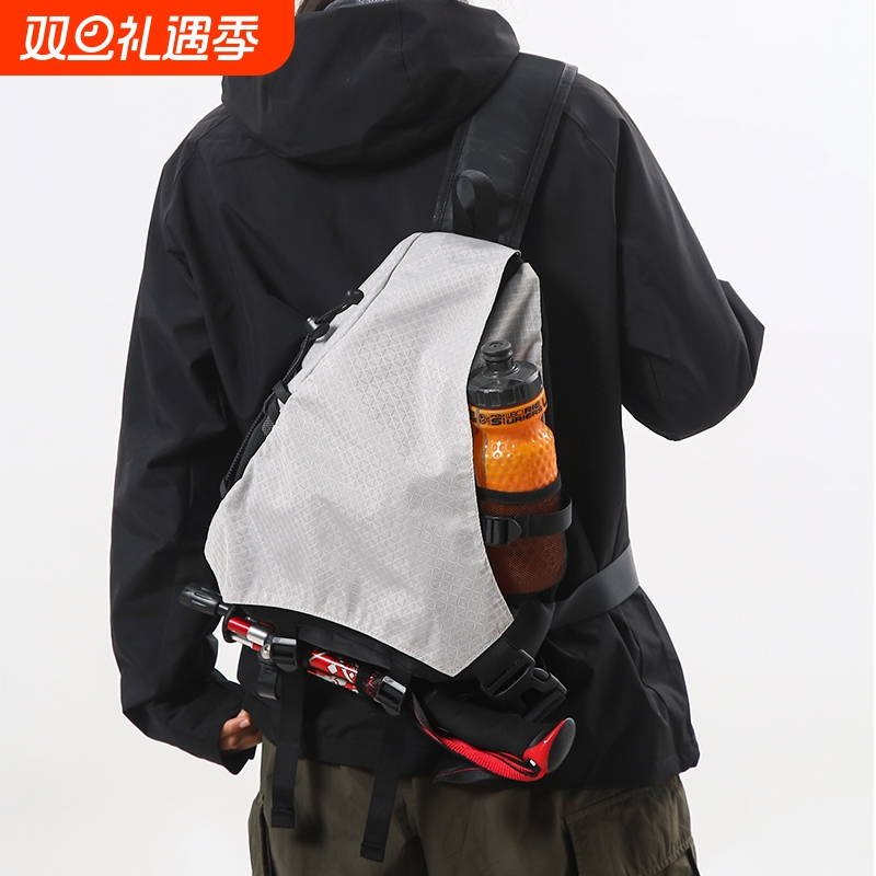 斜挎包户外大容量骑行休闲登山防水背包胸包男士单肩包工装弓箭包