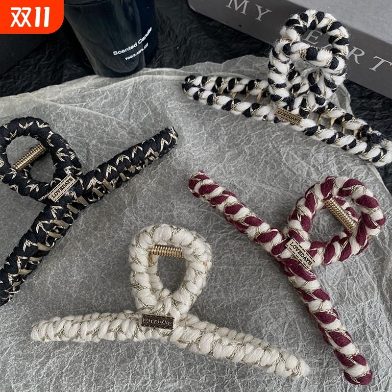 韩系轻奢感格纹抓夹女秋冬新款毛绒发抓后脑勺盘发大号鲨鱼夹头饰