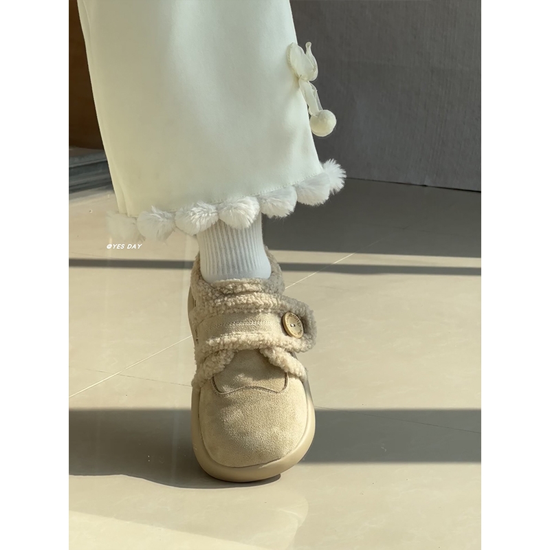魔术贴加绒保暖棉鞋女2025冬季新款百搭羊羔毛勃肯鞋毛绒平底白色