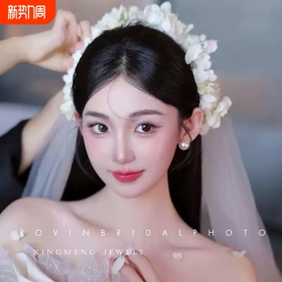 新款 新娘超仙气质盘发发饰结婚森系白色绣球花朵头饰高级感婚礼