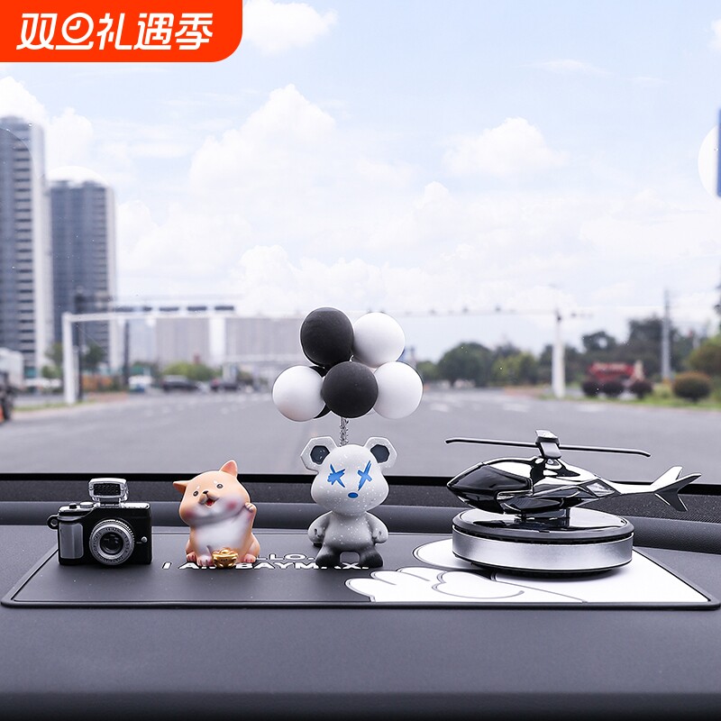 汽车装饰车内内饰饰品小摆件新款中控台网红女士男士模型可爱车上