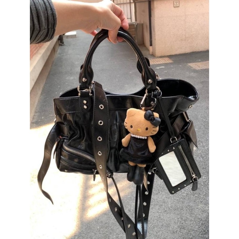 爱马女仕新款辣妹油蜡皮铆钉设计大容量机车包单肩斜挎通勤托特包