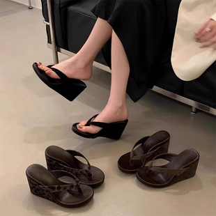 沙滩高跟凉拖鞋 外穿新款 子 女夏季 增高8CM圆头坡跟夹脚趾人字拖鞋