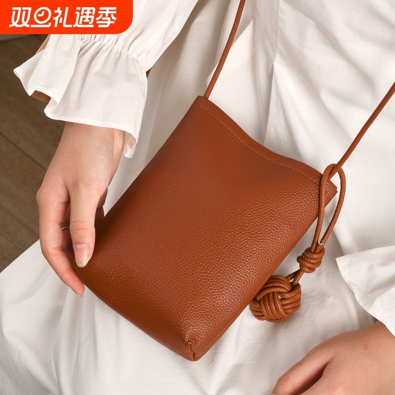 2025新款手机包女斜挎迷你小包高级感手机袋女简约轻便手机小挎包