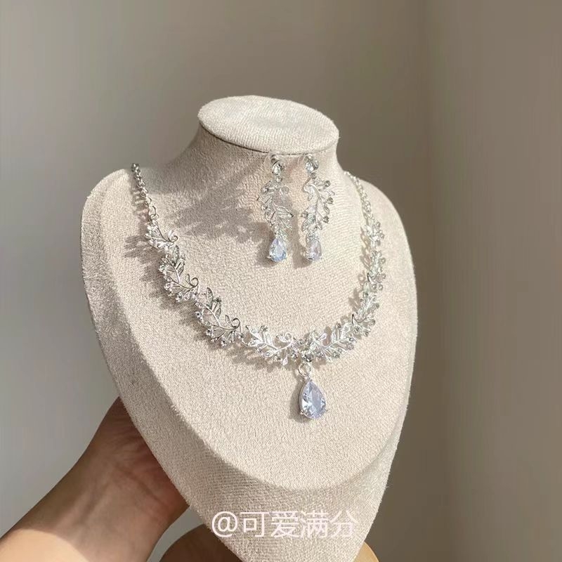 「滴雨泪珠」宫廷风爆闪锆石水滴树叶项链清冷感精致轻奢锁骨链