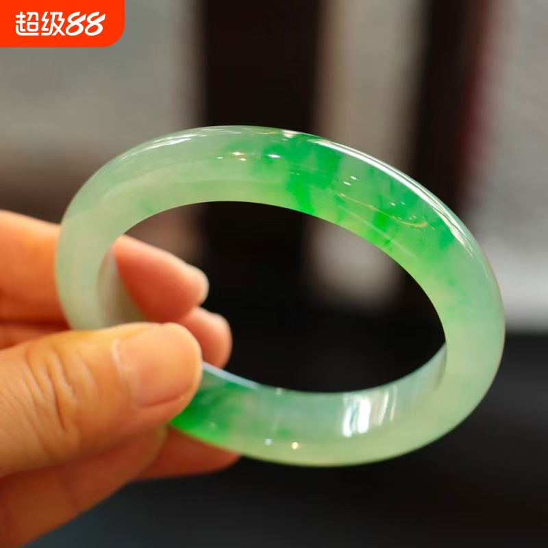 高冰水沫玉浅绿飘花玉手镯翡翠色