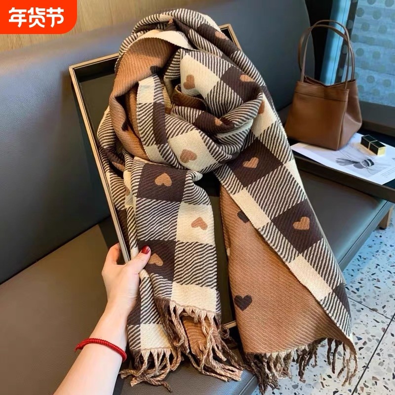 围巾女冬季2025新款仿羊绒爱心格子围脖百搭双面加厚情侣保暖披肩