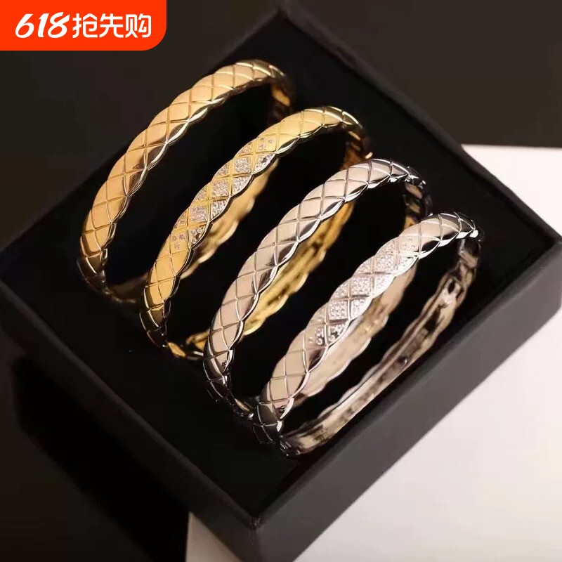 高级感小香风菱格纹手镯女镀厚18k玫瑰金带绝美轻奢小众镶钻不掉