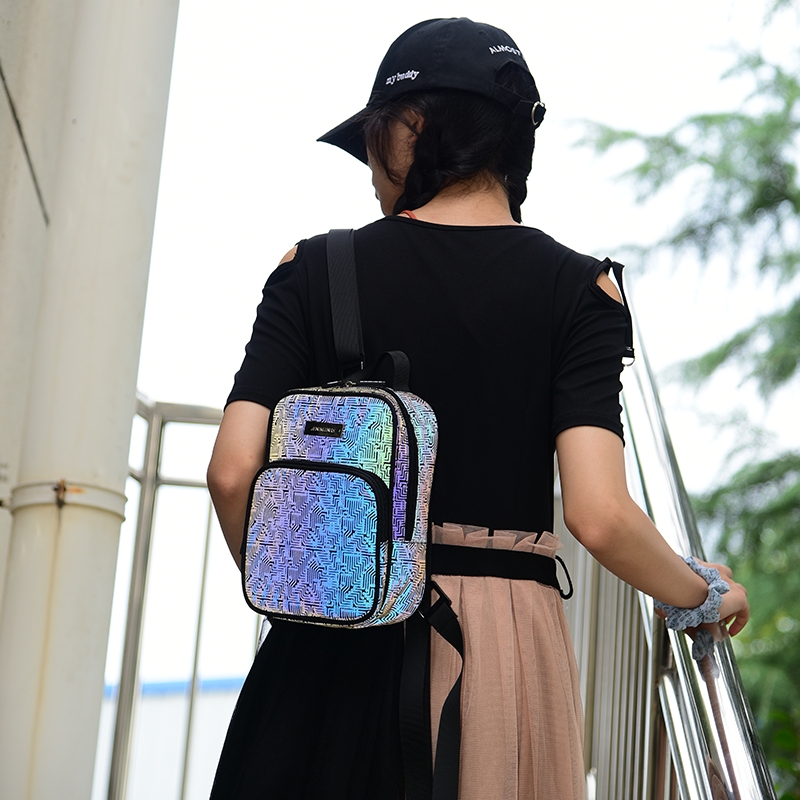 斜挎双肩背包发光2025新款胸包户外男女百搭迷你旅行轻便户外小包