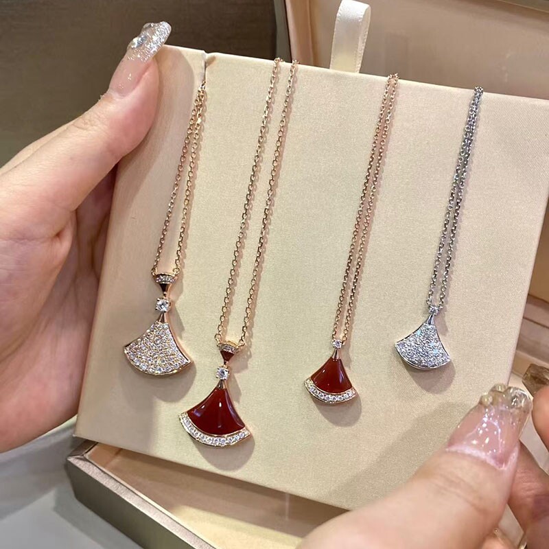 新品大裙子白贝母项链女镀18K金色轻奢送女友高级感礼物扇形白金