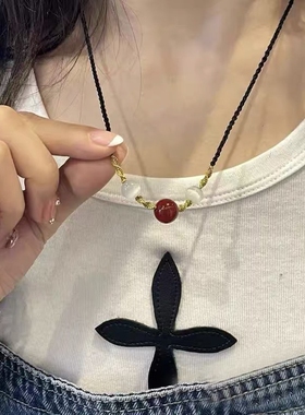 红玛瑙转运珠情侣黑绳编织项链女款2024新款吊坠锁骨链链配饰貔貅