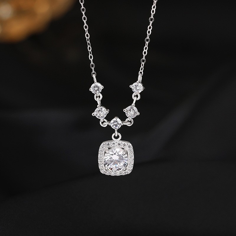 S925银方形闪锆项链女轻奢个性颈链吸睛大气锁骨链高级爆款礼物