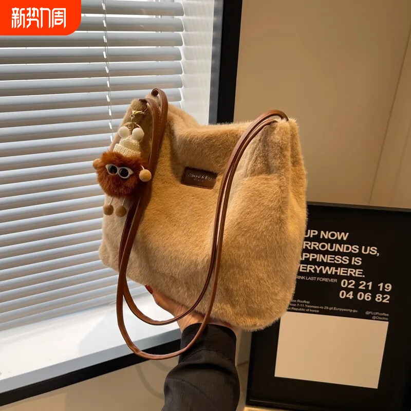 时尚毛绒包包女2026休闲百搭大容量通勤托特包质感单肩手提包卡通